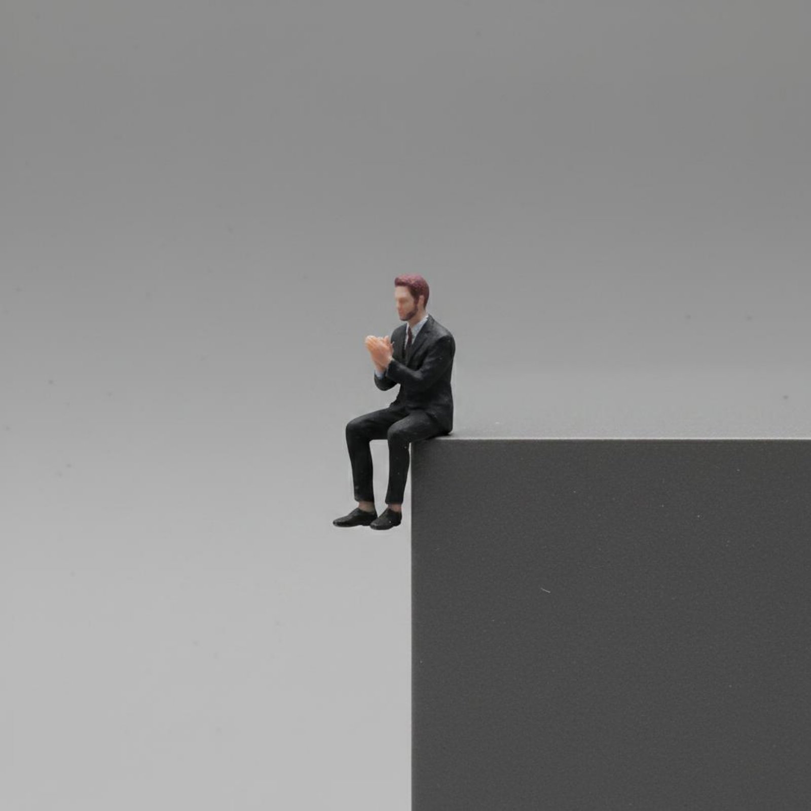 1:64 Scale Sitting Man Figure  - Men'S Suit Accessories recension och pris